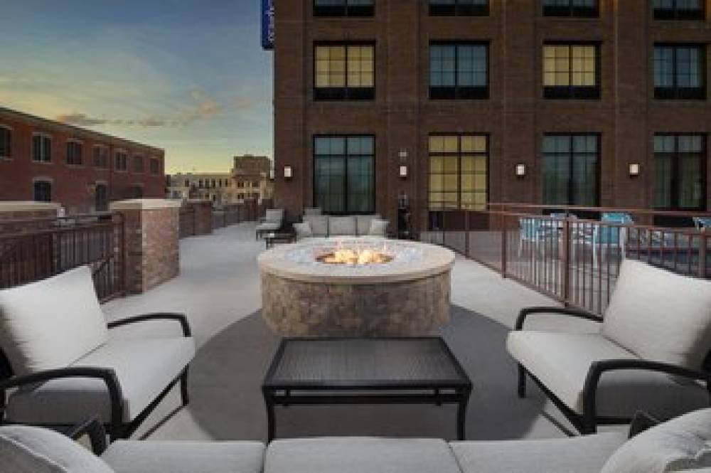 HOLIDAY INN EXP DOWNTOWN 2