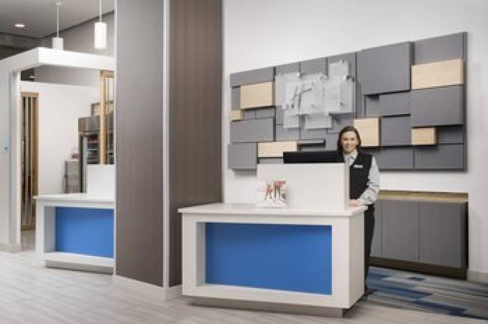 HOLIDAY INN EXP DOWNTOWN 8