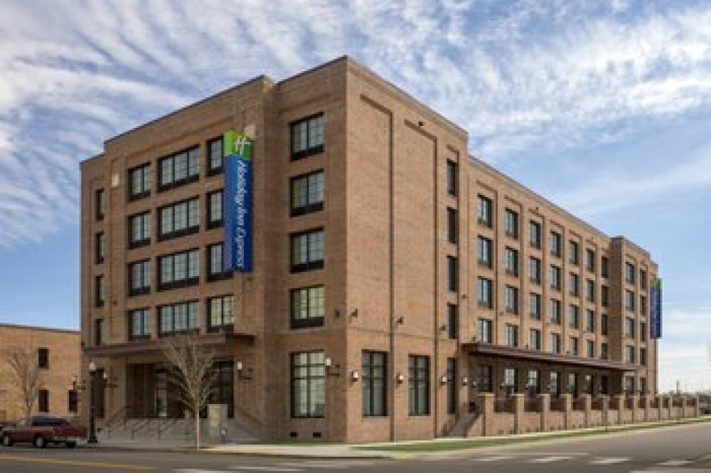 HOLIDAY INN EXP DOWNTOWN 1