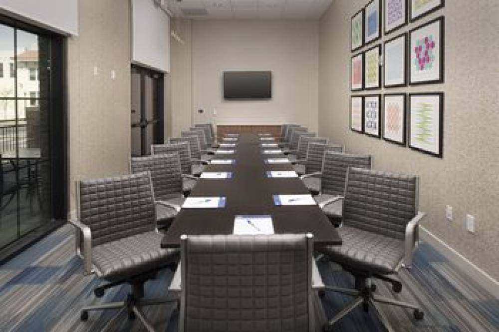 HOLIDAY INN EXP DOWNTOWN 4