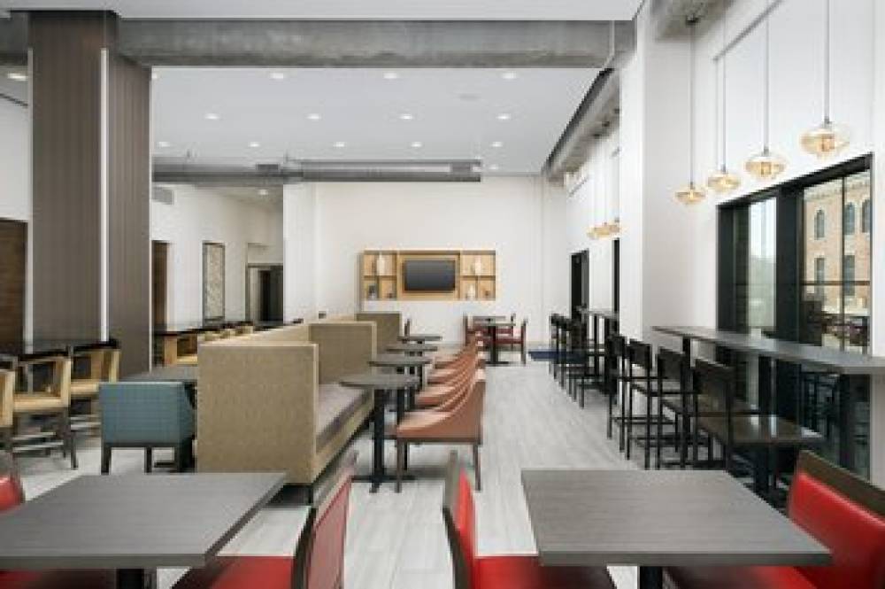 HOLIDAY INN EXP DOWNTOWN 6