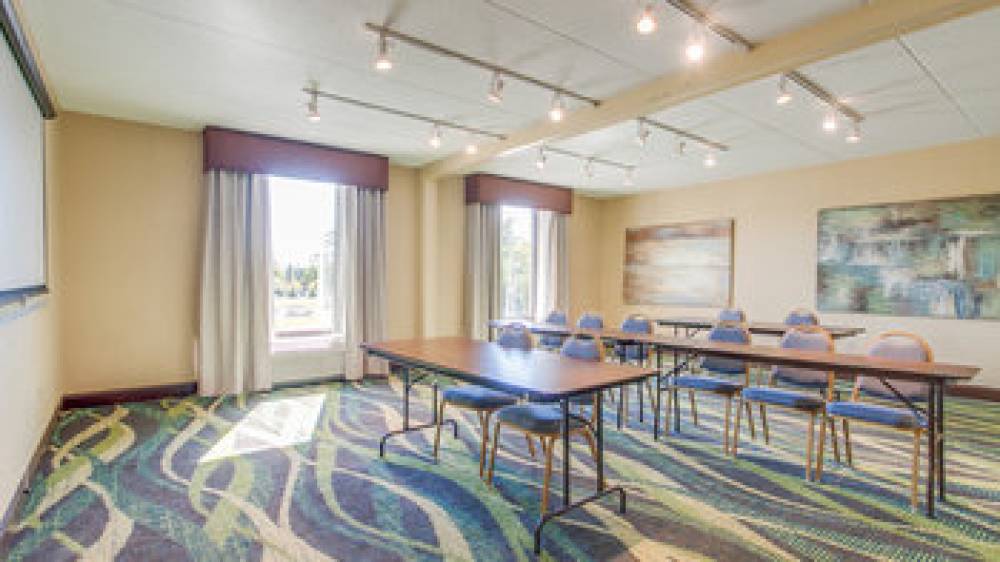 HOLIDAY INN EXP E MIDLOTHIAN 9