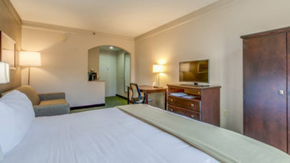 HOLIDAY INN EXP E MIDLOTHIAN 6