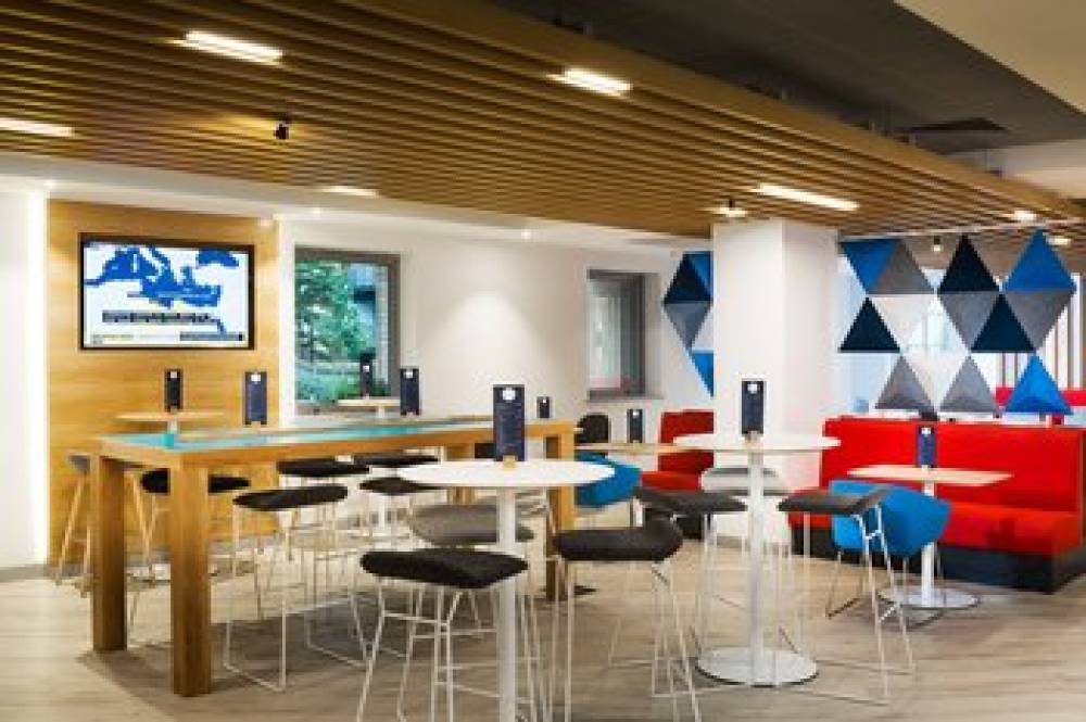 HOLIDAY INN EXP EALING 9