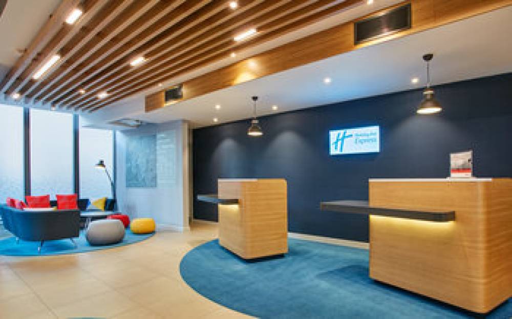 HOLIDAY INN EXP EALING 7