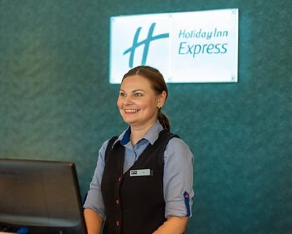 HOLIDAY INN EXP EXCEL 7