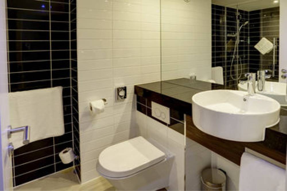 HOLIDAY INN EXP EXCEL 2
