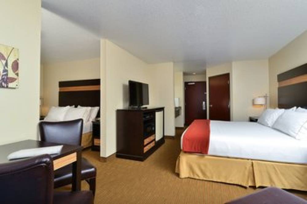 HOLIDAY INN EXP GLADSTONE 9