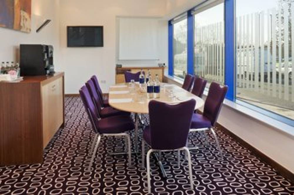 HOLIDAY INN EXP GOLDERS GREEN 8