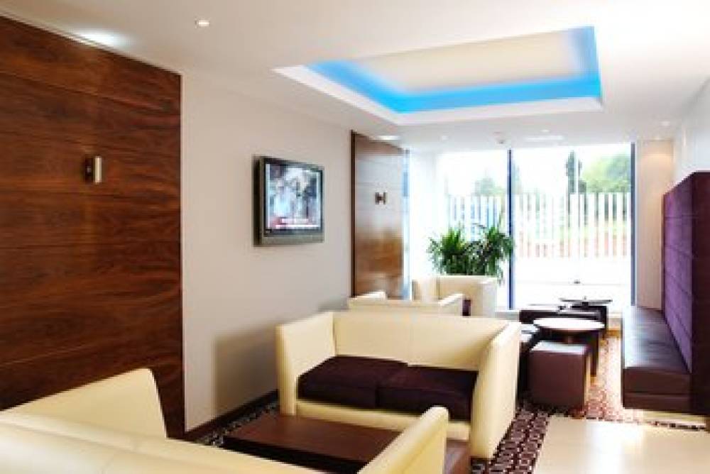 HOLIDAY INN EXP GOLDERS GREEN 3