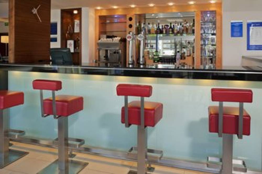 HOLIDAY INN EXP GOLDERS GREEN 9