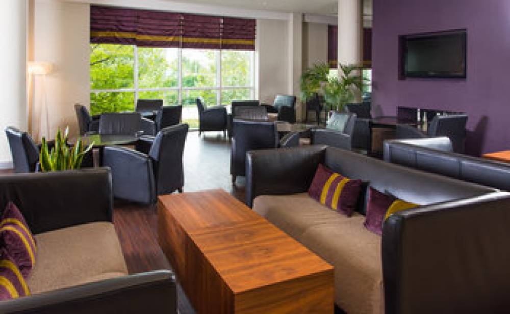 HOLIDAY INN EXP GREENWICH 3