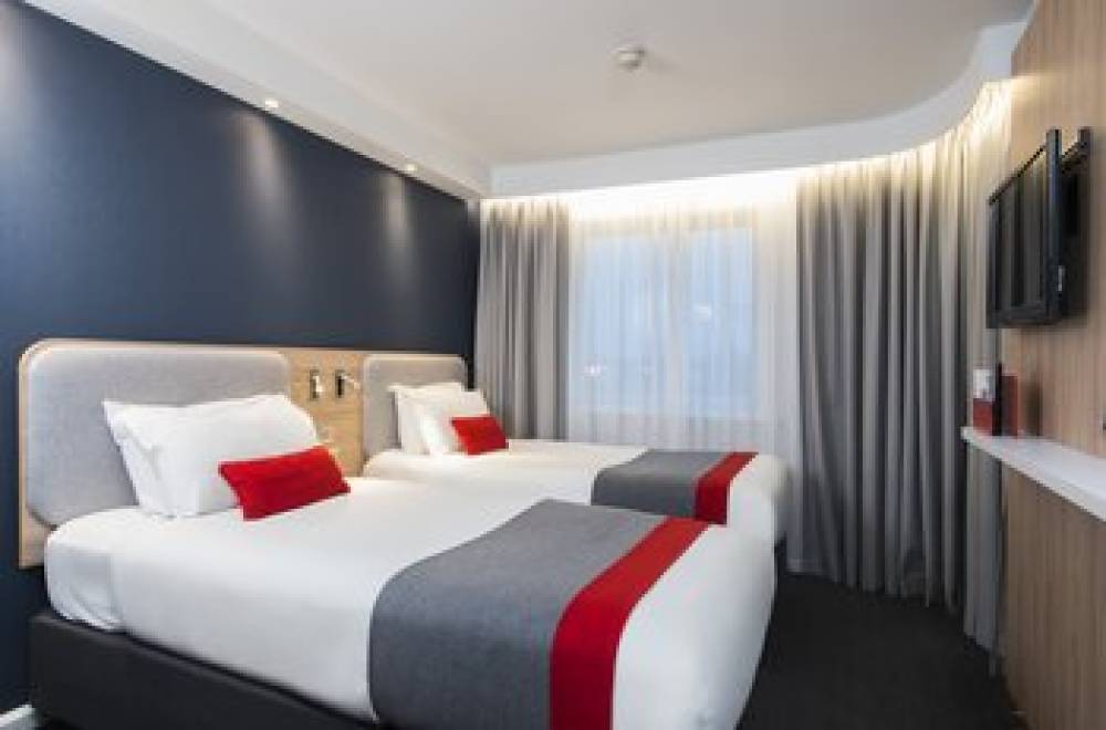 HOLIDAY INN EXP GREENWICH 8
