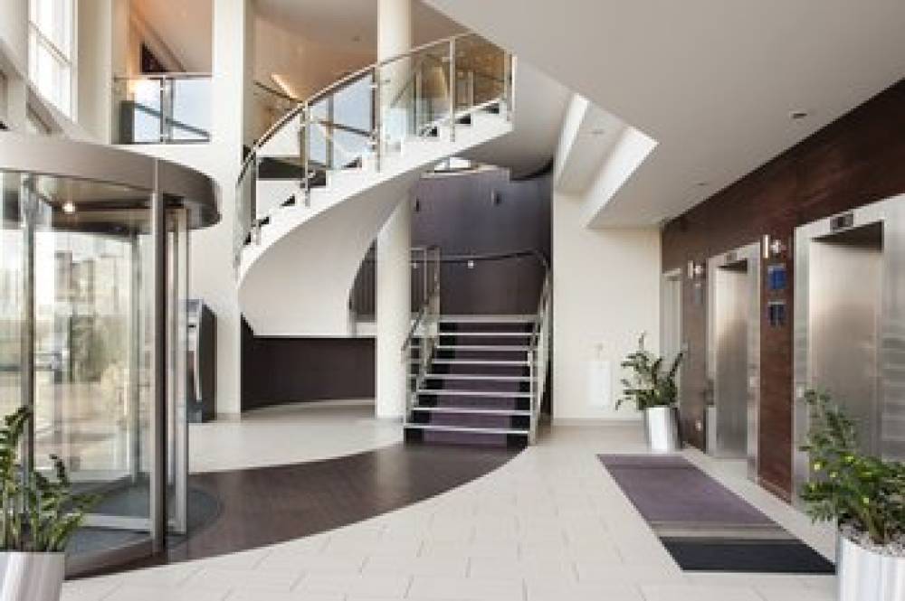 HOLIDAY INN EXP GREENWICH 10