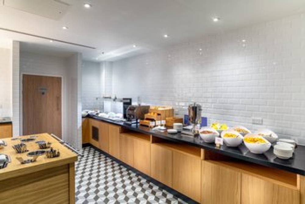 HOLIDAY INN EXP HEATHROW T4 4