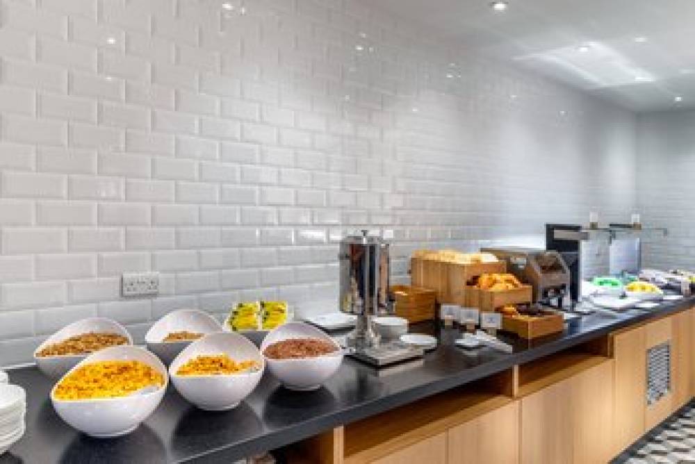 HOLIDAY INN EXP HEATHROW T4 3