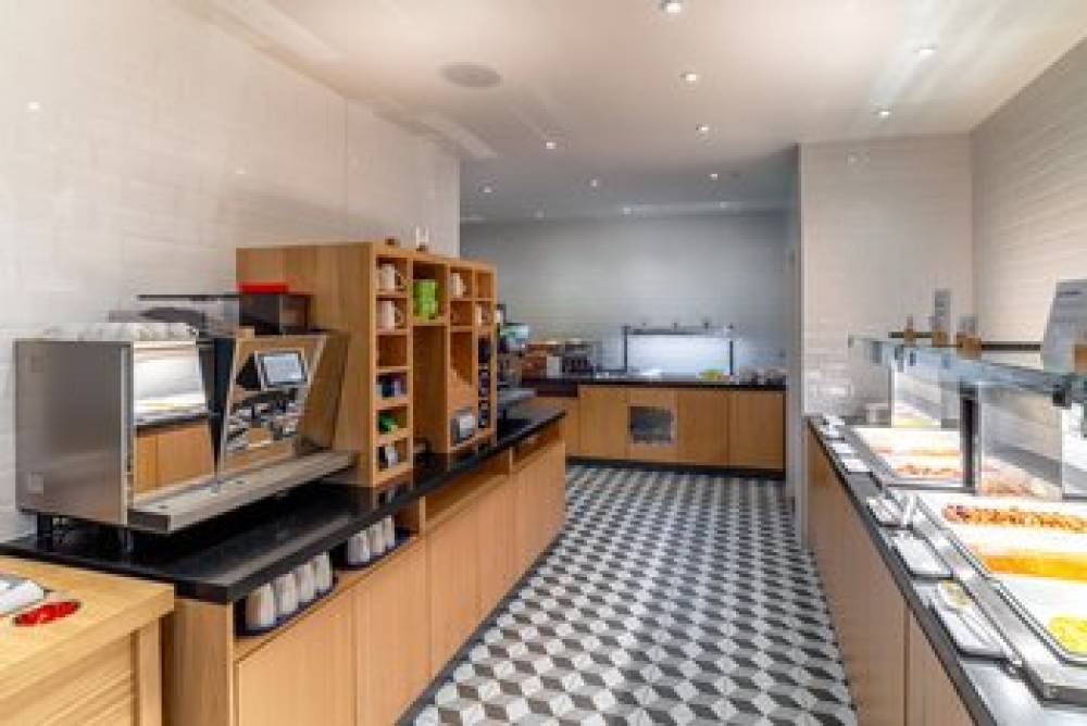 HOLIDAY INN EXP HEATHROW T4 6