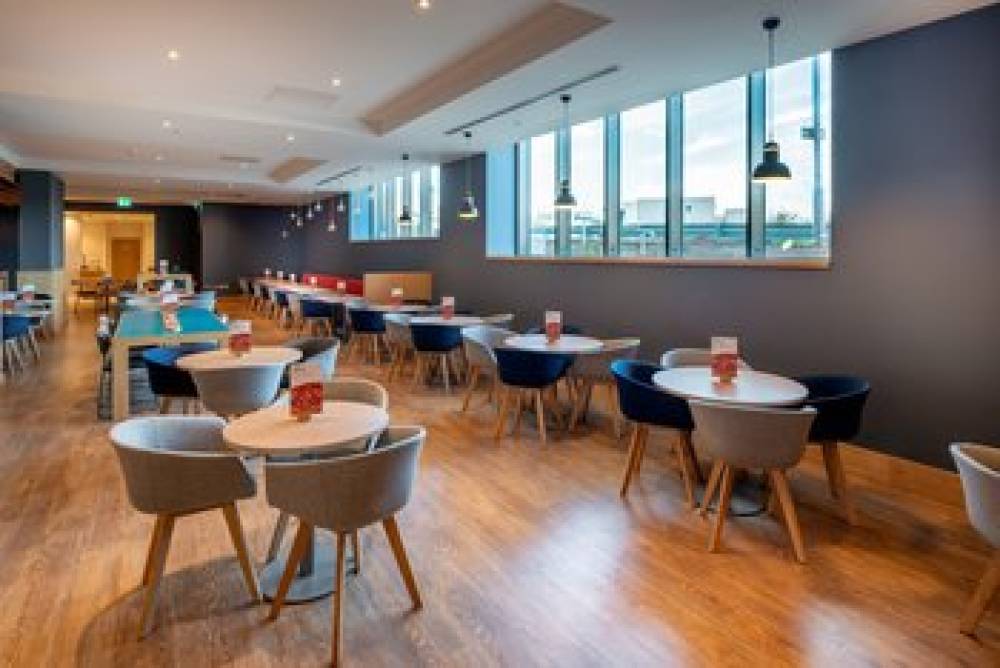 HOLIDAY INN EXP HEATHROW T4 10