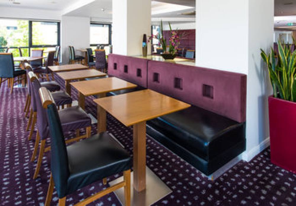 HOLIDAY INN EXP HEMEL HEMPSTEAD 6