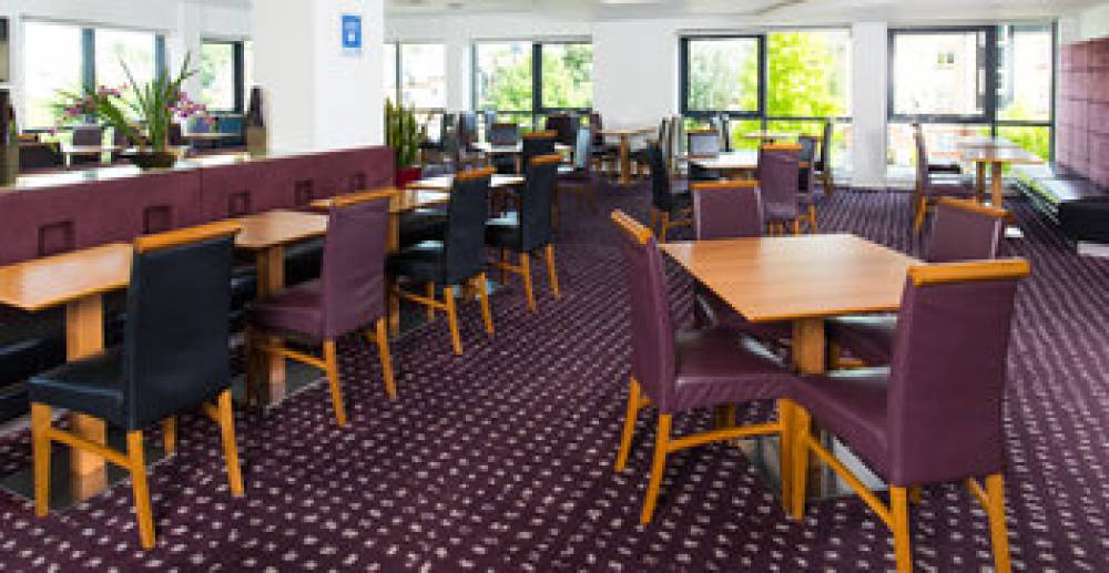 HOLIDAY INN EXP HEMEL HEMPSTEAD 3