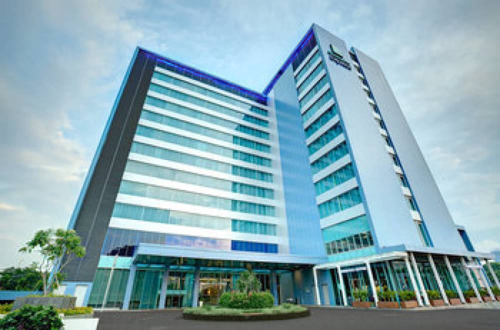 Holiday Inn Exp International