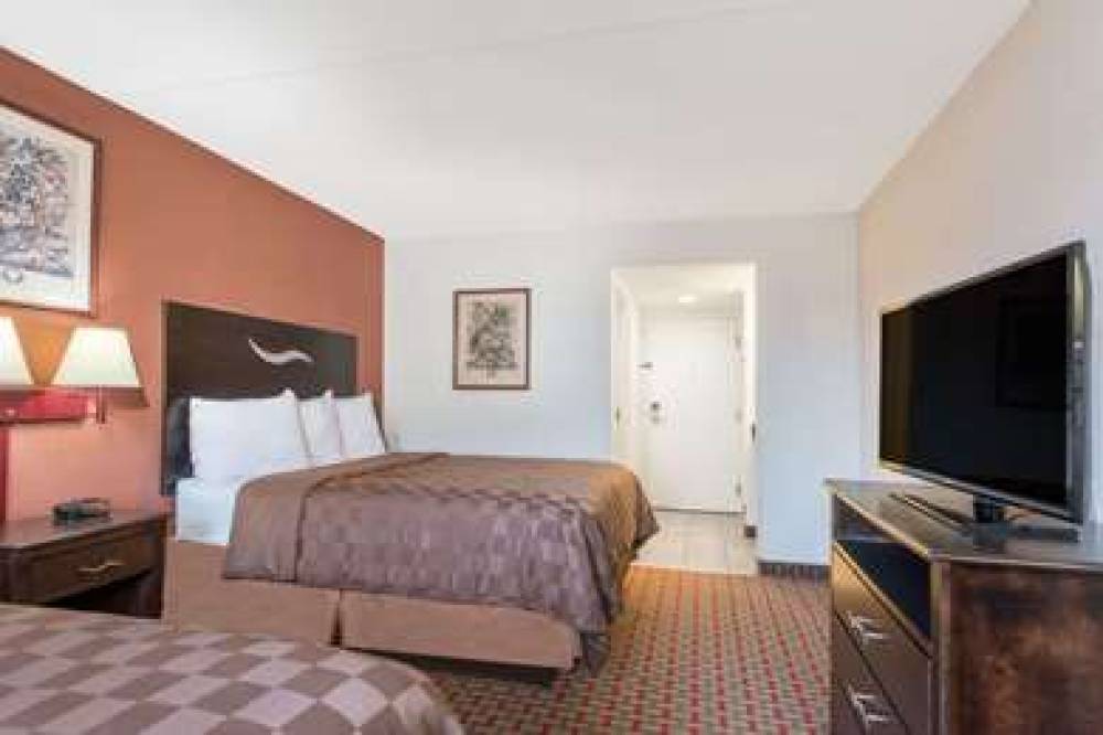 HOLIDAY INN EXP JONESTOWN 6