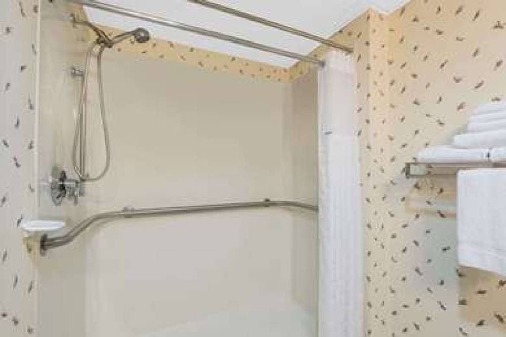 HOLIDAY INN EXP JONESTOWN 5