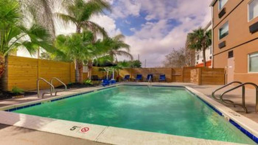 HOLIDAY INN EXP KENNER 9