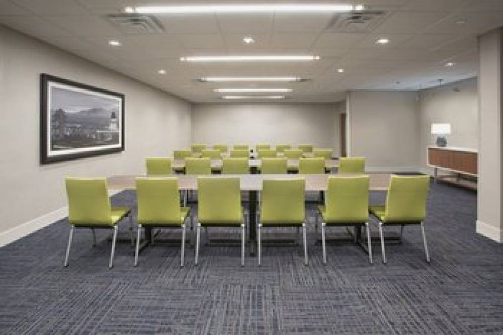 HOLIDAY INN EXP KERMIT 6