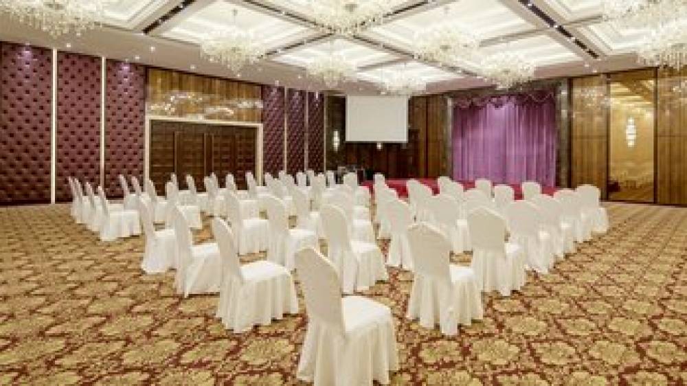 HOLIDAY INN EXP LUSHAN 10