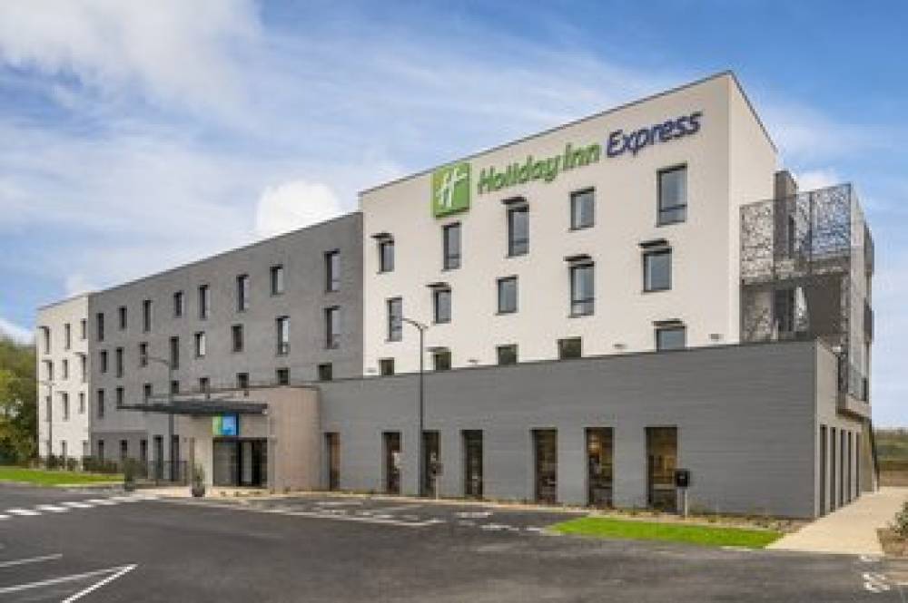 HOLIDAY INN EXP MARNE LA VALLEE VAL 8