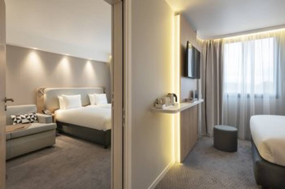 HOLIDAY INN EXP MARNE LA VALLEE VAL 2