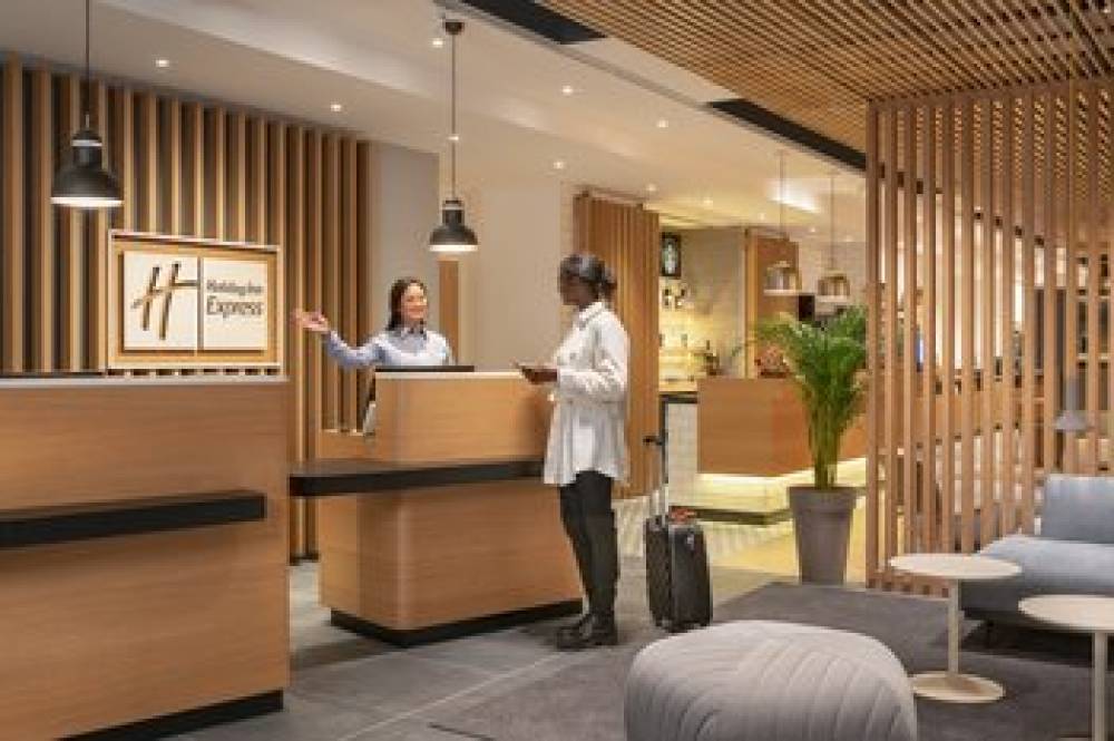 HOLIDAY INN EXP MARNE LA VALLEE VAL 10