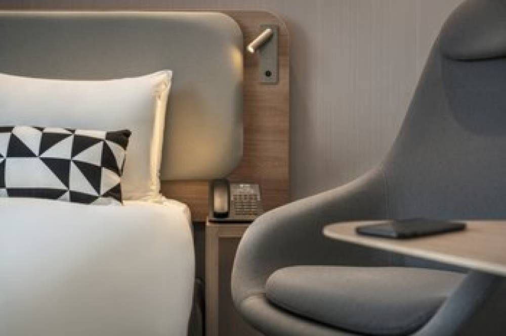 HOLIDAY INN EXP MARNE LA VALLEE VAL 9
