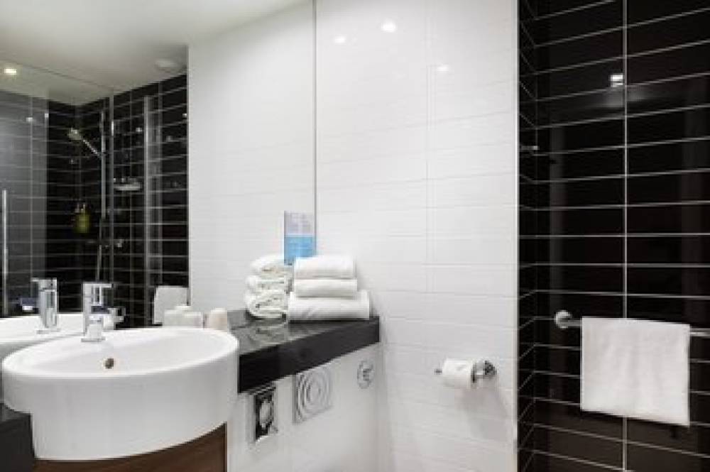 HOLIDAY INN EXP MARSEILLE AIRPORT 5