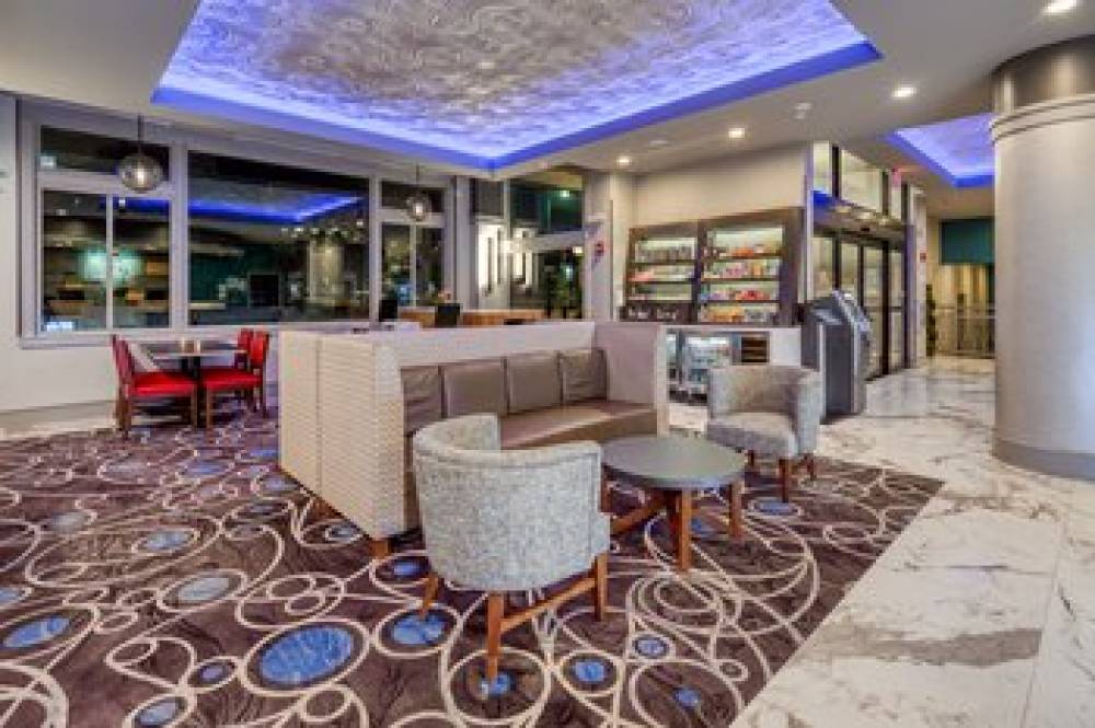 HOLIDAY INN EXP MKC DOWNTOWN 5