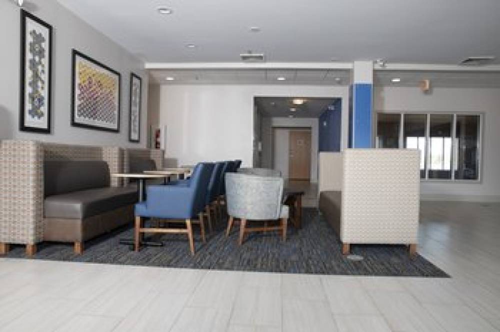 HOLIDAY INN EXP NAPOLEON 5