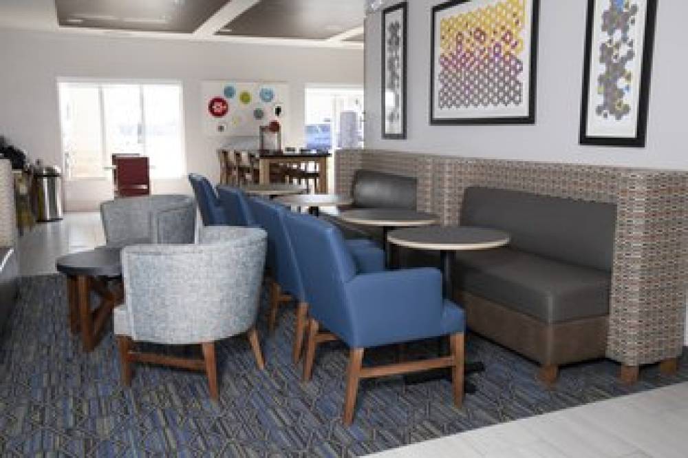 HOLIDAY INN EXP NAPOLEON 9
