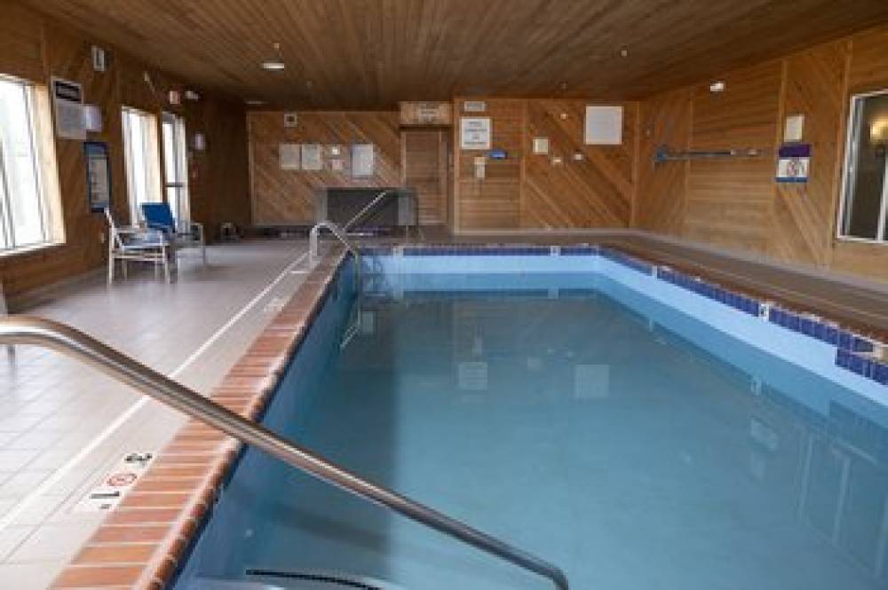 HOLIDAY INN EXP NAPOLEON 4