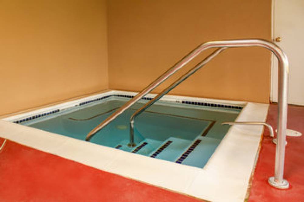 HOLIDAY INN EXP NEW COLUMBIA 7