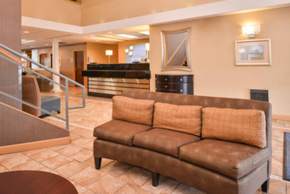 HOLIDAY INN EXP NEW COLUMBIA 2
