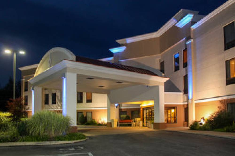 HOLIDAY INN EXP NEW COLUMBIA 4