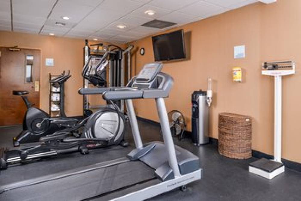 HOLIDAY INN EXP NEW COLUMBIA 5