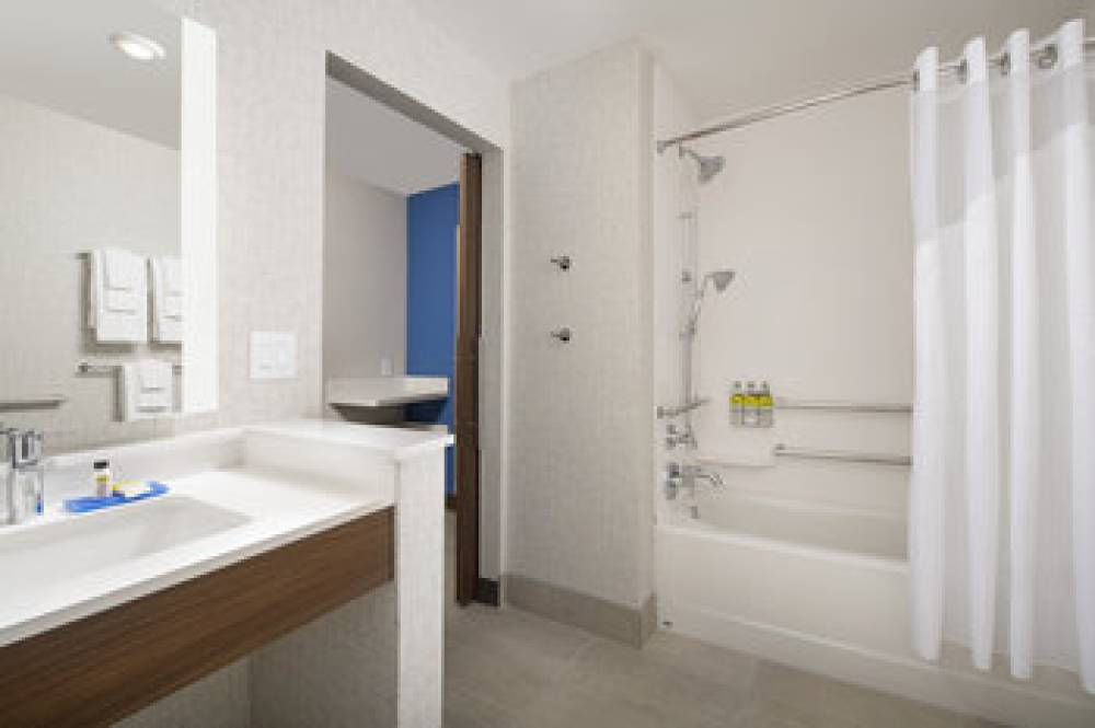 HOLIDAY INN EXP NEWNAN 6