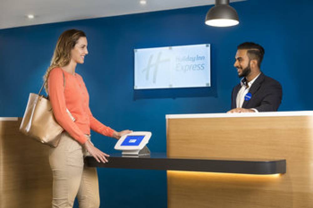HOLIDAY INN EXP PARK ROYAL 5