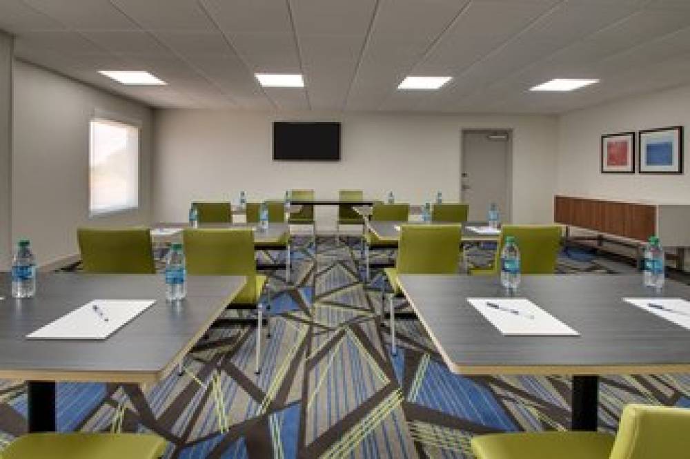 HOLIDAY INN EXP PLEASANTVILLE 2