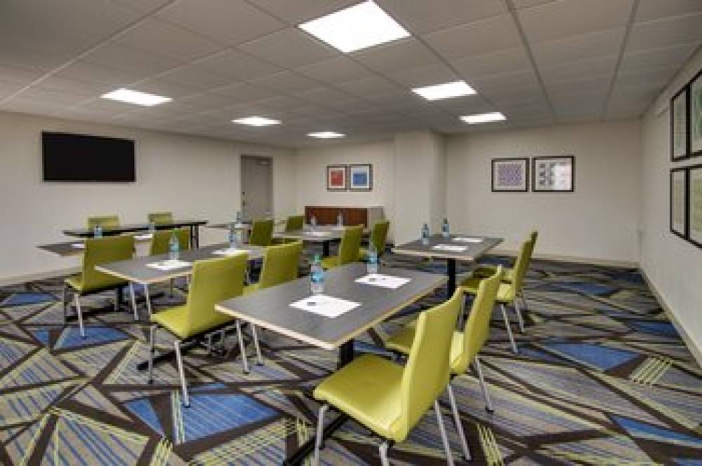 HOLIDAY INN EXP PLEASANTVILLE 9