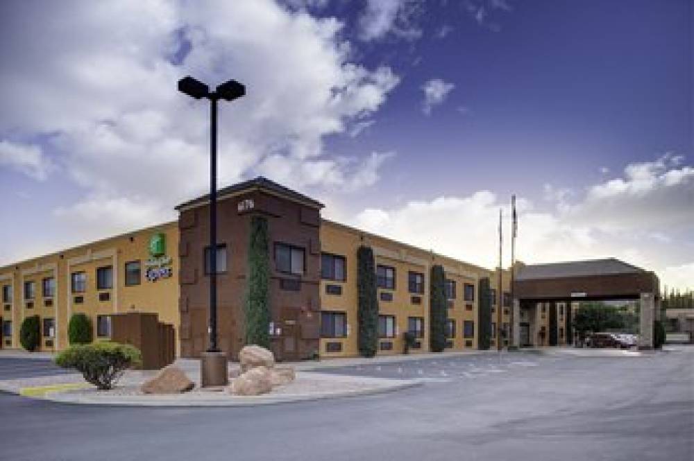 HOLIDAY INN EXP SEDONA OAK CREEK 1