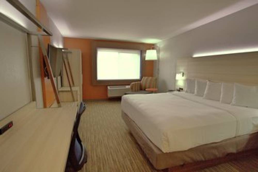 HOLIDAY INN EXP SEDONA OAK CREEK 4
