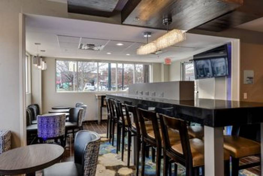 HOLIDAY INN EXP SILVER SPRING 2